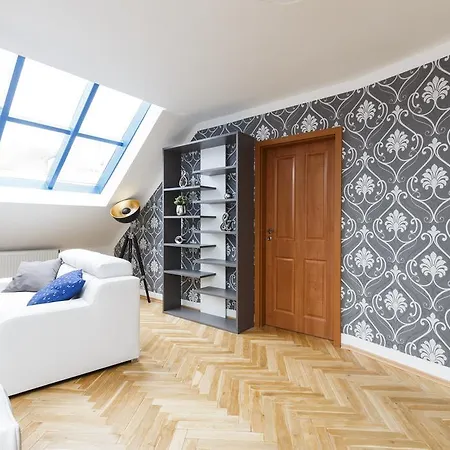 Luxurious Loft At Zizkov פראג
