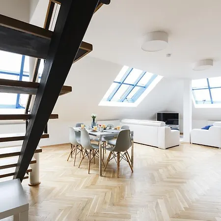 Luxurious Loft At Zizkov דירה פראג