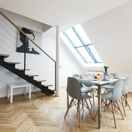 Luxurious Loft At Zizkov * פראג